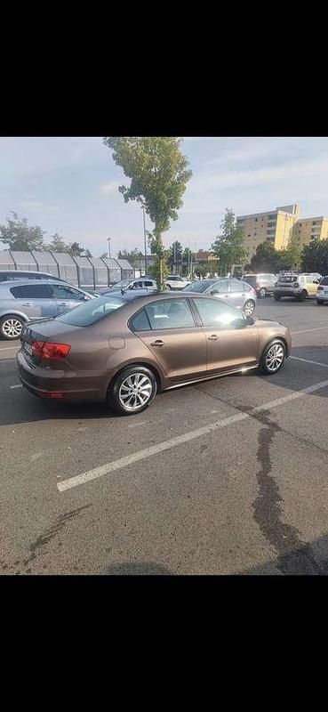 Gebraucht VW Jetta Trendline 105 PS (77 kW) 2011 Limousine