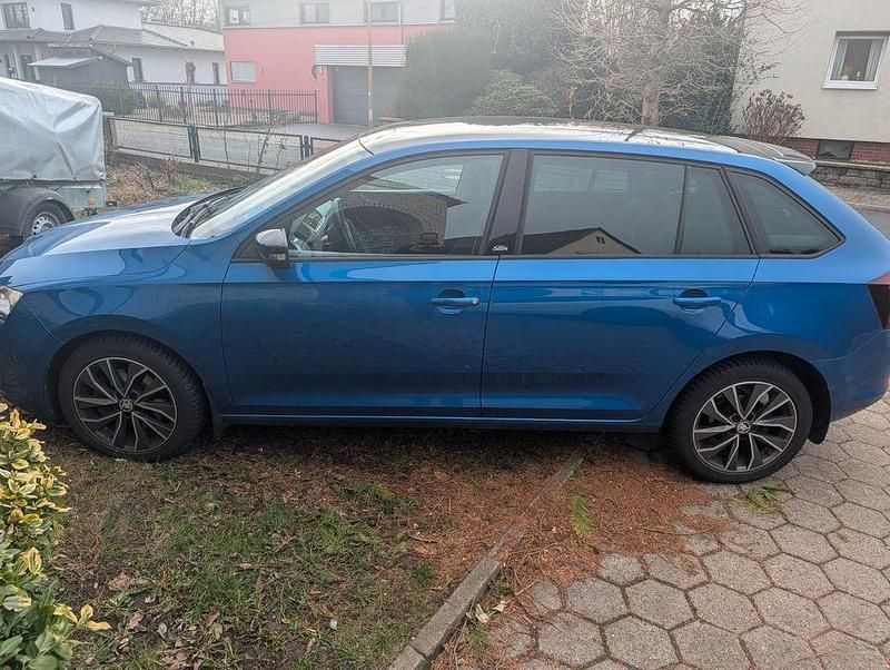 Gebraucht Skoda Rapid Style 125 PS (91 kW) 2015 Blau Kleinwagen