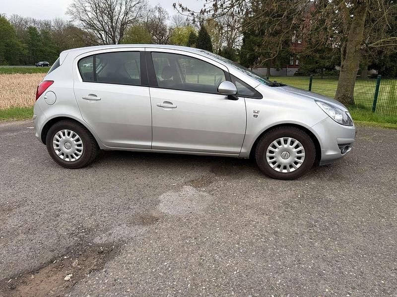 Gebraucht Opel Corsa Edition 86 PS (63 kW) 2010 Silber Kleinwagen