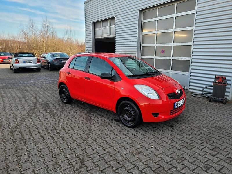 Gebraucht Toyota Yaris 69 PS (50 kW) 2007 Rot Kleinwagen