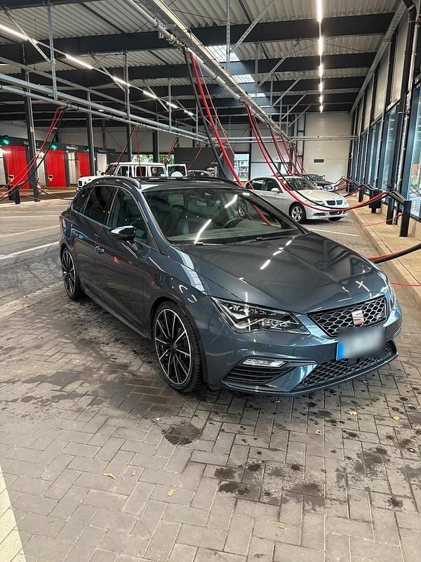 Grau Gebraucht 2019 Cupra Leon Kombi | 23.899 € (Guter Preis) - Bild 1/4