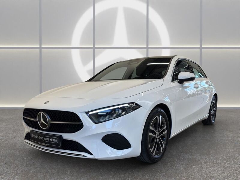 Weiss Gebraucht 2024 Mercedes A180 Progressive Limousine | 30.990 € (Fairer Preis) - Bild 1/4