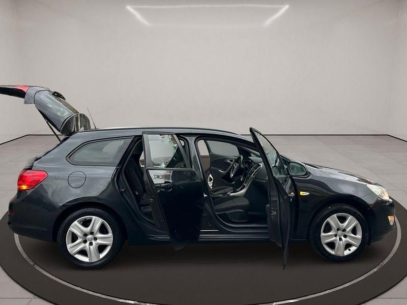 Schwarz Gebraucht 2012 Opel Astra Kombi | 3.350 € (Fairer Preis) - Bild 1/4