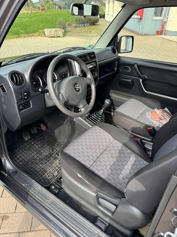 Second-hand Suzuki Jimny Style 86 CP (63 kW) 2011 Maro SUV