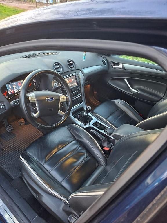 Gebraucht Ford Mondeo Titanium 163 PS (119 kW) 2013 Blau Limousine