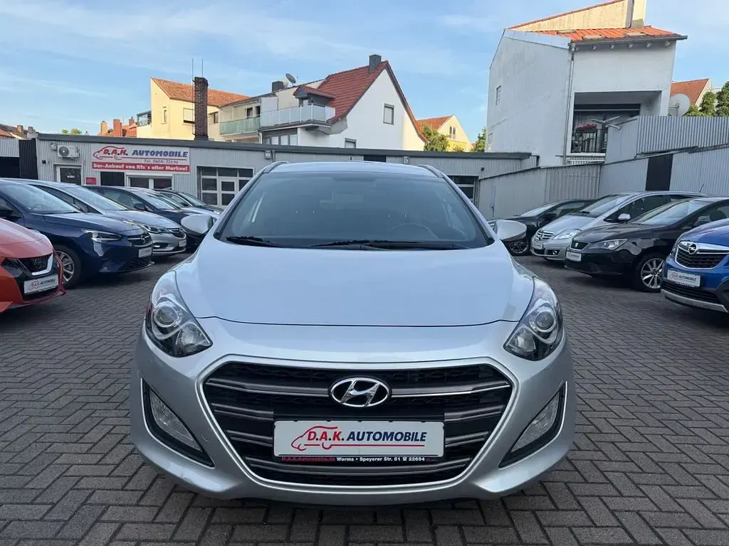 Gebraucht Hyundai i30 Passion 110 PS (80 kW) 2017 Silber Kombi