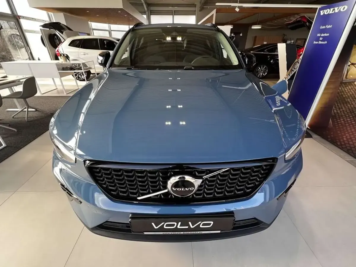 Gebraucht Volvo XC40 Plus 261 PS (191 kW) 2023 Fjord blue metallic SUV