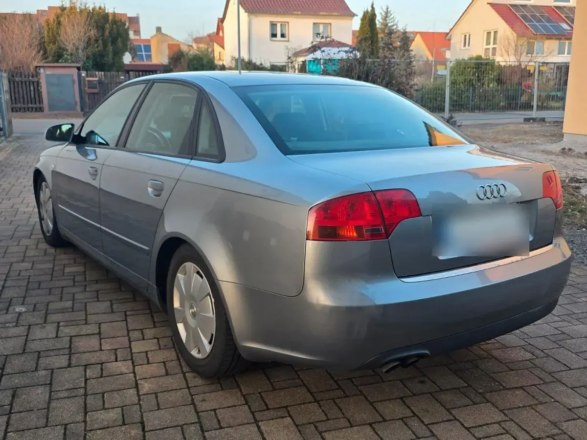Używany Audi A4 Performance 140 KM (102 kW) 2004 Srebrny Sedan/Limuzyna