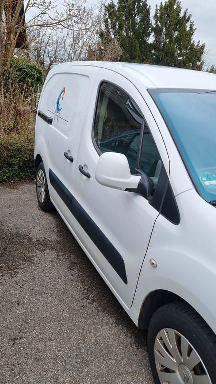 Second-hand Citroën Berlingo 90 CP (66 kW) 2012 Alb Monovolum