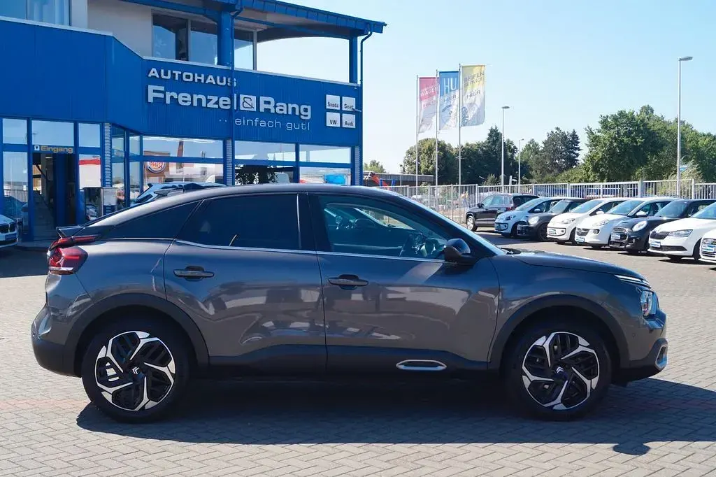 Gebraucht Citroën C4 Shine 131 PS (96 kW) 2023 Grau SUV