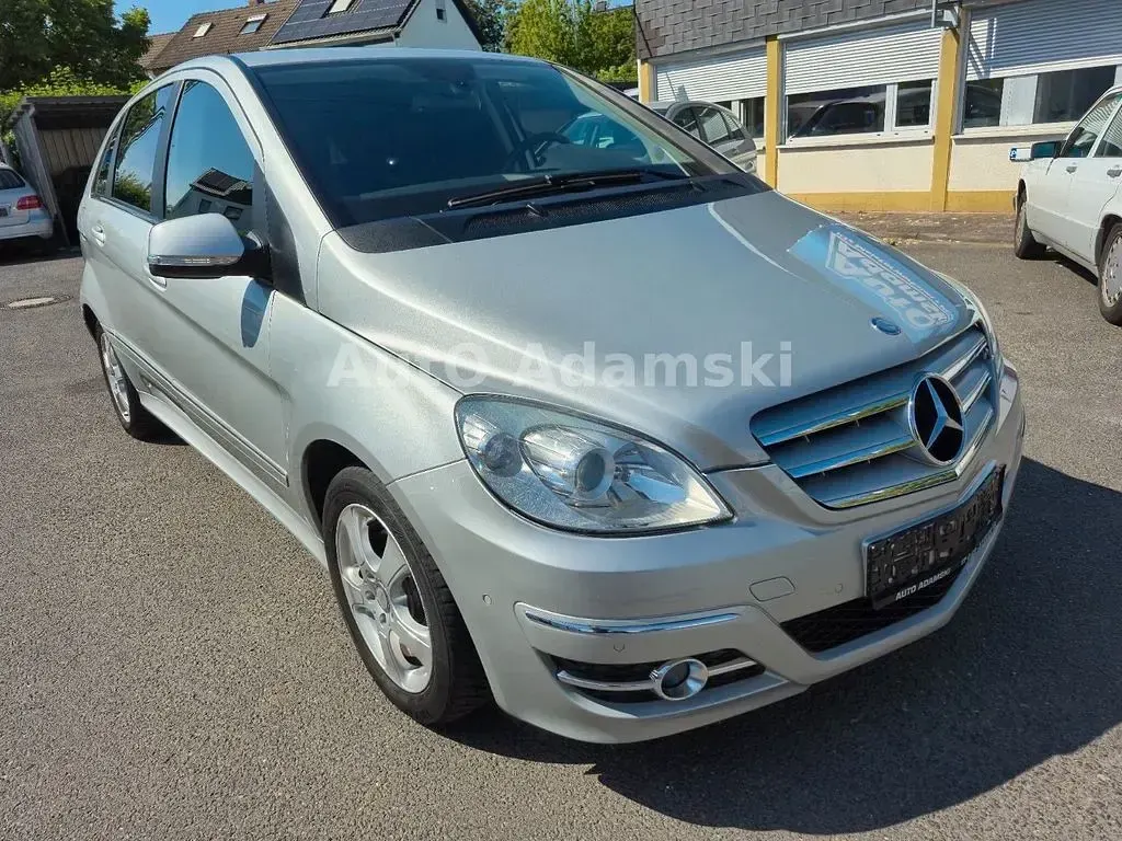 Gebraucht Mercedes B200 136 PS (100 kW) 2009 Silber Van / Kleinbus
