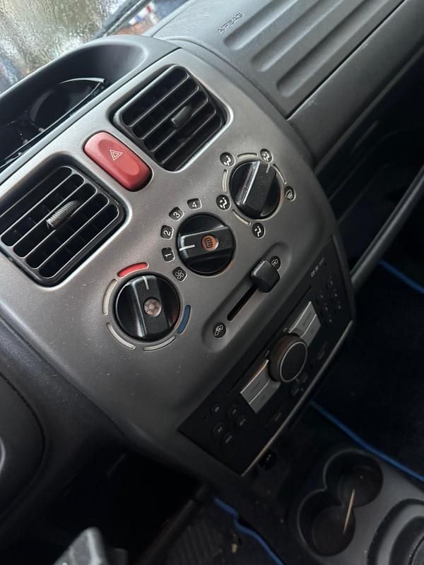 Gebraucht Opel Agila 60 PS (44 kW) 2006 Grau Kleinwagen