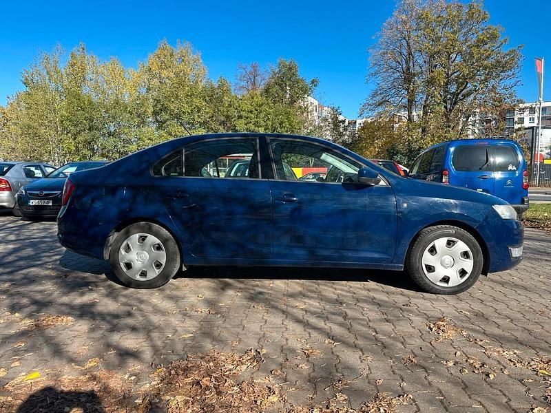 Gebraucht Skoda Rapid Ambition 105 PS (77 kW) 2013 Blau Limousine