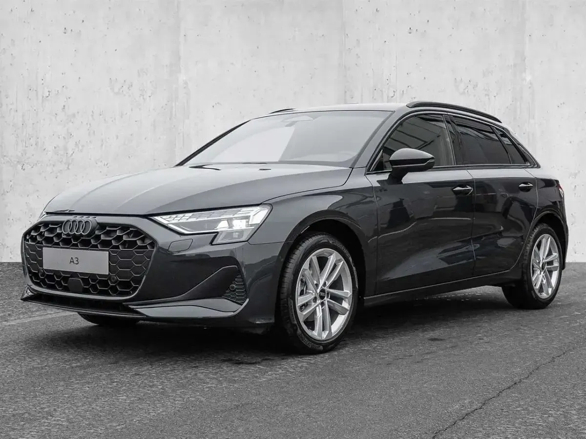 Ny Audi A3 Advanced 150 HK (110 kW) 2025 Grå Sedan