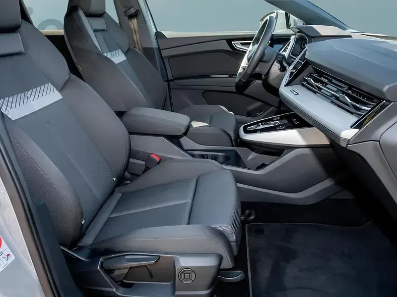 Second-hand Audi Q4 e-tron 210 kW (286 CP) 2025 Gri SUV