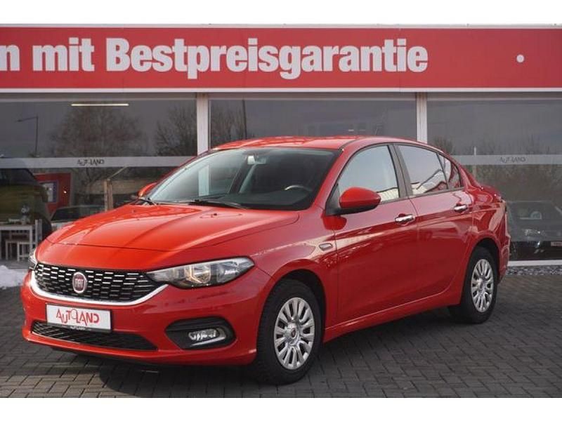 Gebraucht Fiat Tipo Pop 95 PS (69 kW) 2019 Amorerotmet. (metallic) Limousine