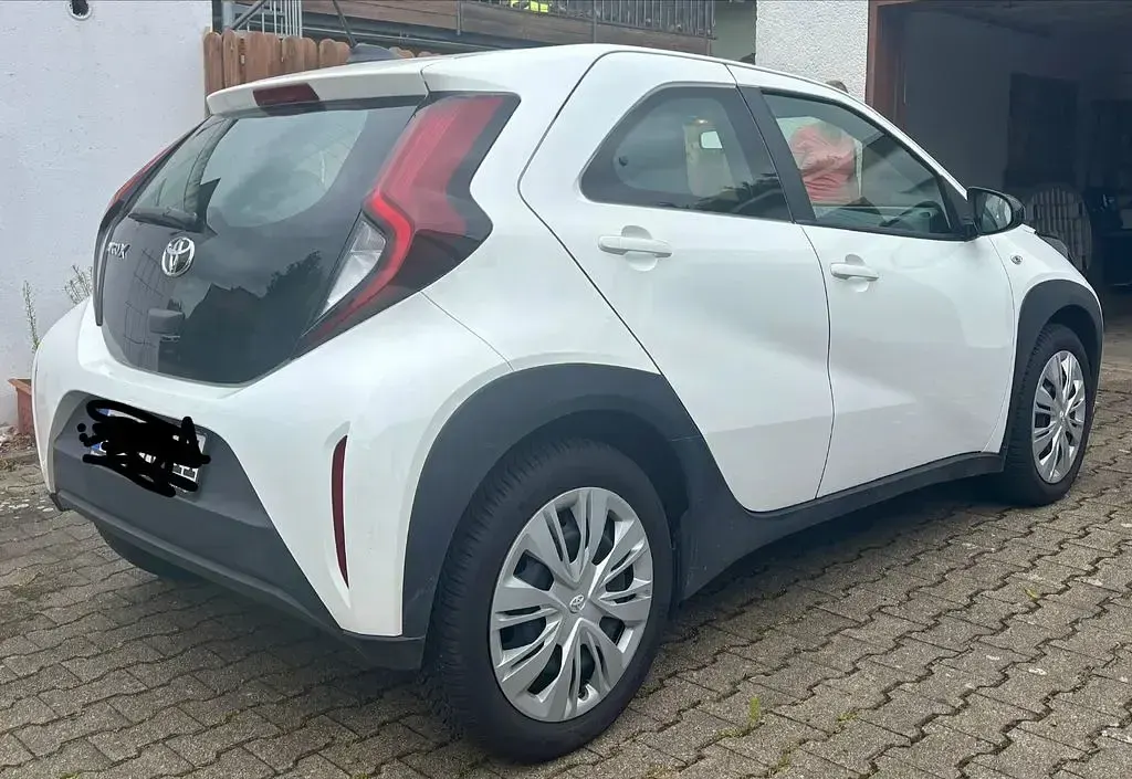Gebraucht Toyota Aygo X Play 72 PS (52 kW) 2024 Weiß SUV
