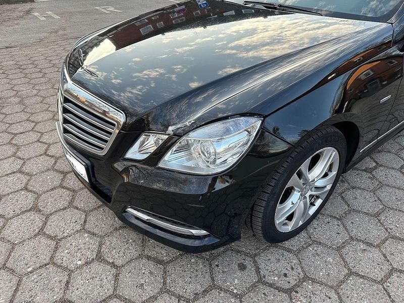 Gebraucht Mercedes E200 Avantgarde 136 PS (100 kW) 2012 Schwarz Limousine