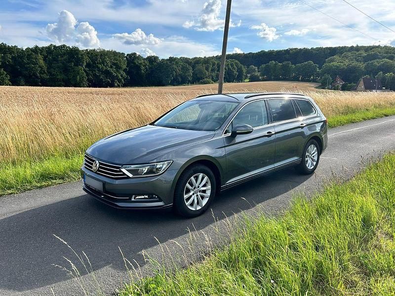 Grau Gebraucht 2016 VW Passat Kombi | 15.200 € (Guter Preis) - Bild 1/4