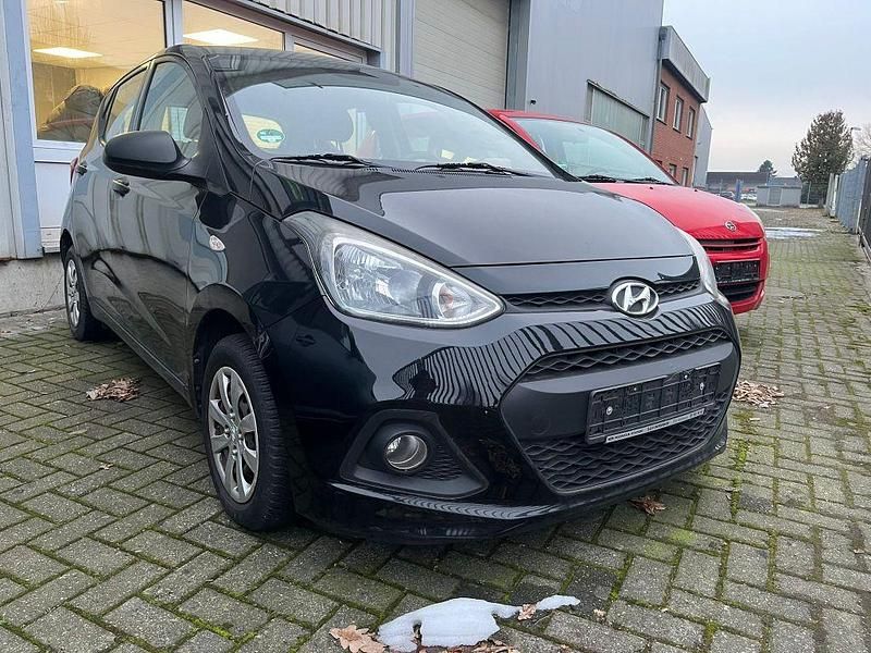 Gebraucht Hyundai i10 Select 67 PS (49 kW) 2015 Schwarz Kleinwagen