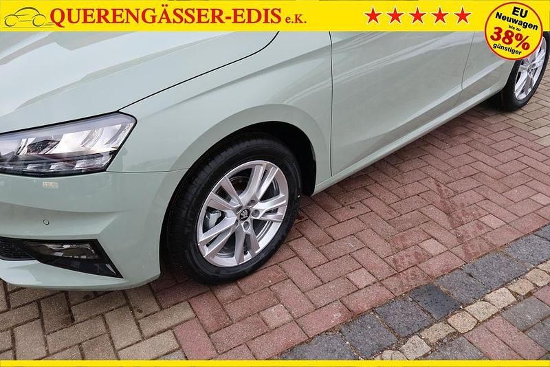 Neu Skoda Fabia 95 PS (69 kW) 2026 Timiano green Limousine