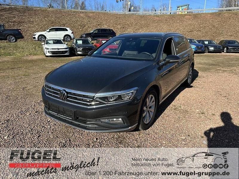 Gebraucht VW Passat R-line 200 PS (147 kW) 2022 Mangangrau metallic Kombi