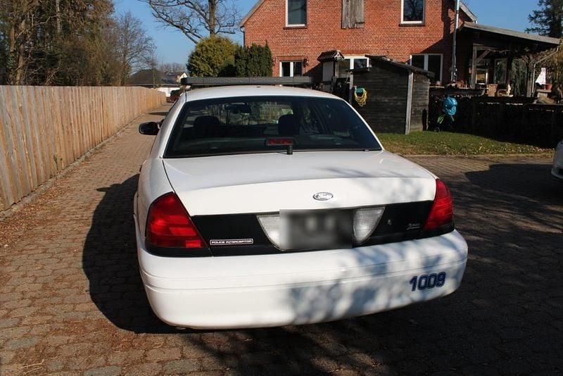 Gebraucht Ford Crown Victoria 253 PS (186 kW) 2010 Weiß Limousine