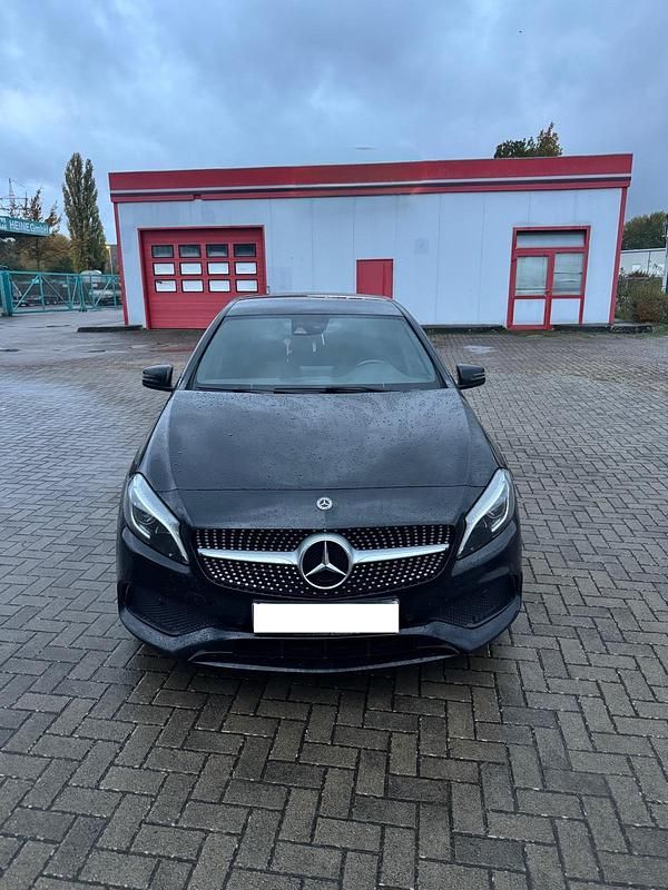 Schwarz Gebraucht 2017 Mercedes A200 Kleinwagen | 19.000 € (Etwas zu teuer) - Bild 1/4