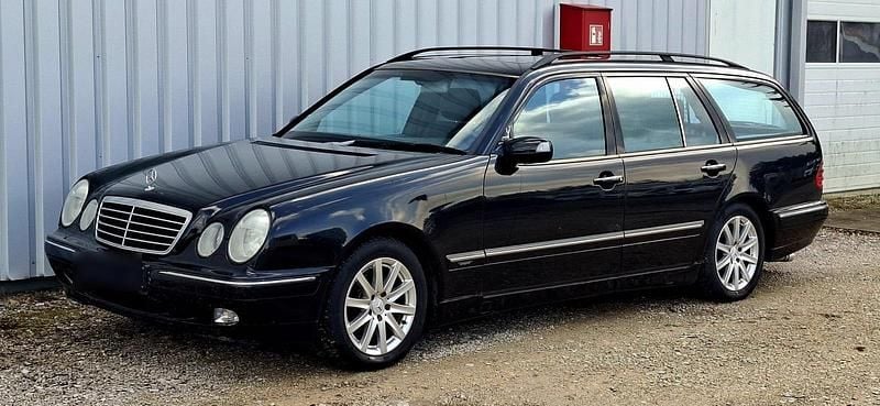 Gebraucht Mercedes E240 Avantgarde 170 PS (125 kW) 2002 Schwarz Kombi