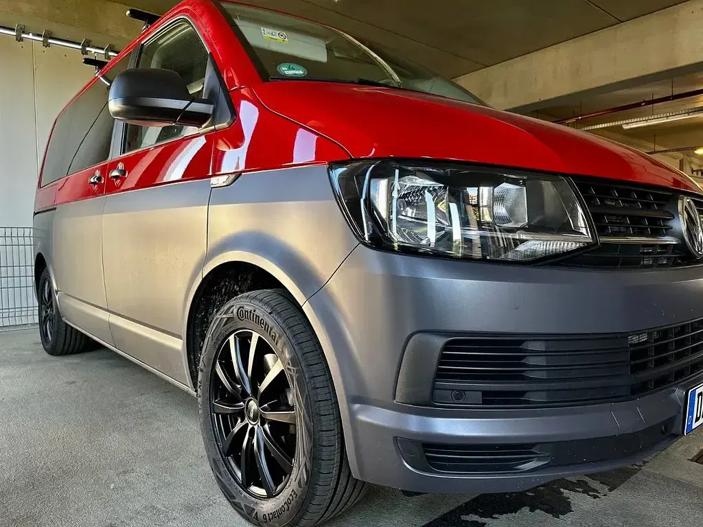 Second-hand VW Multivan Trendline 150 CP (110 kW) 2018 Roșu Monovolum