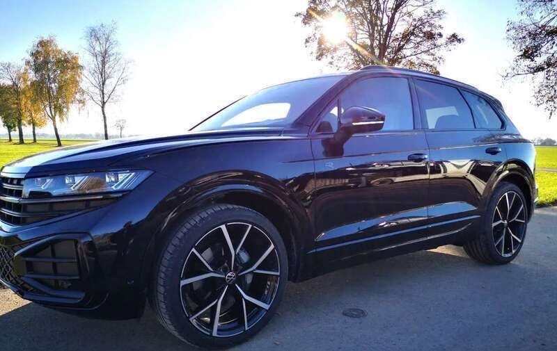 Schwarz Neu 2025 VW Touareg R-line SUV | 95.200 € (Etwas zu teuer) - Bild 1/4