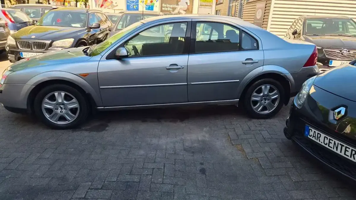 Gebraucht Ford Mondeo Ghia 145 PS (106 kW) 2003 Grau Limousine