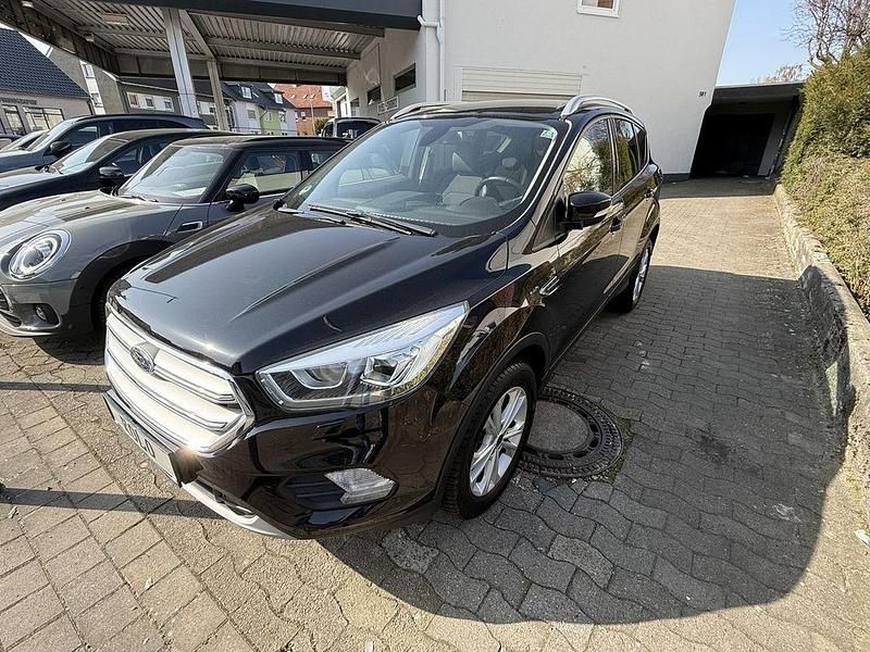 Gebraucht Ford Kuga Ambiente 150 PS (110 kW) 2018 Schwarz SUV