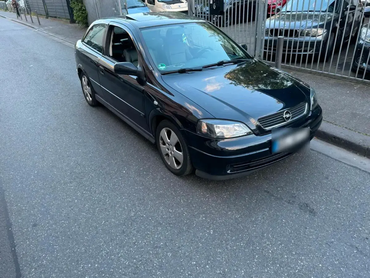 Gebraucht Opel Astra 125 PS (91 kW) 2004 Schwarz Limousine