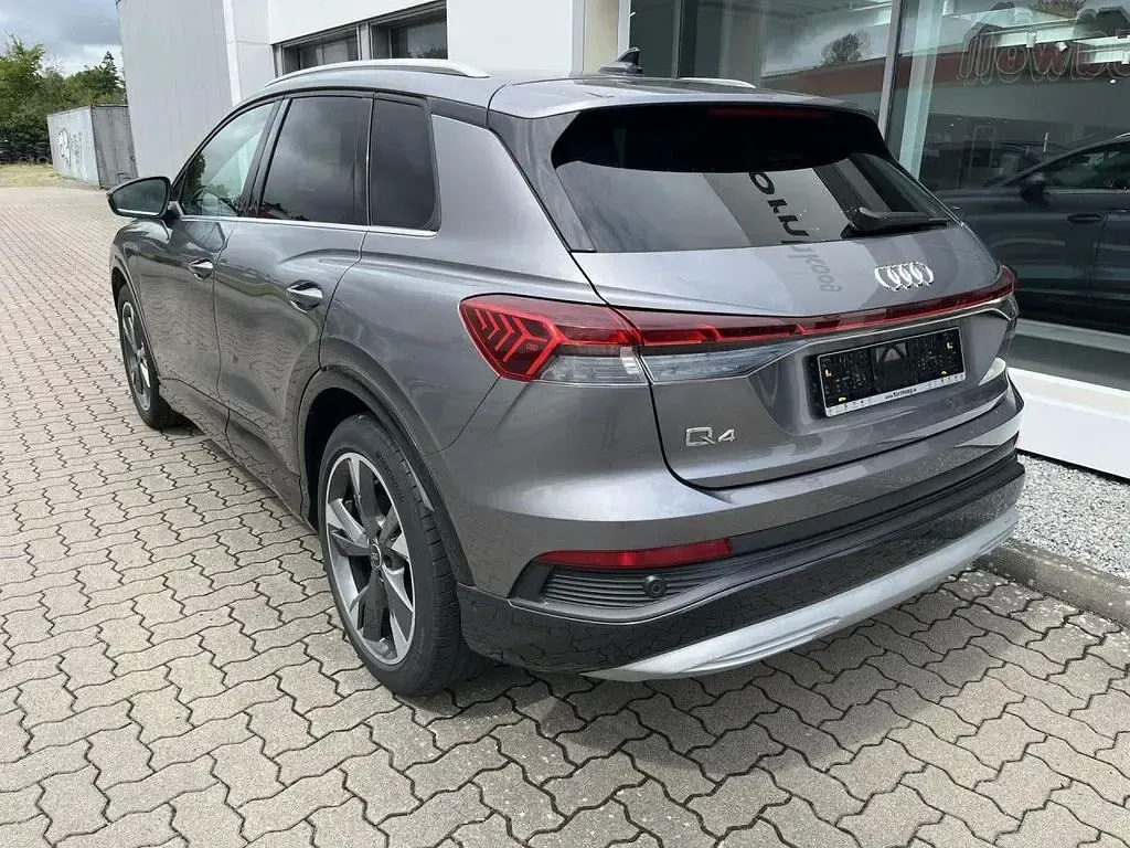 Gebraucht Audi Q4 e-tron Comfort 150 kW (204 PS) 2023 Taifungrau metallic (metallic) SUV