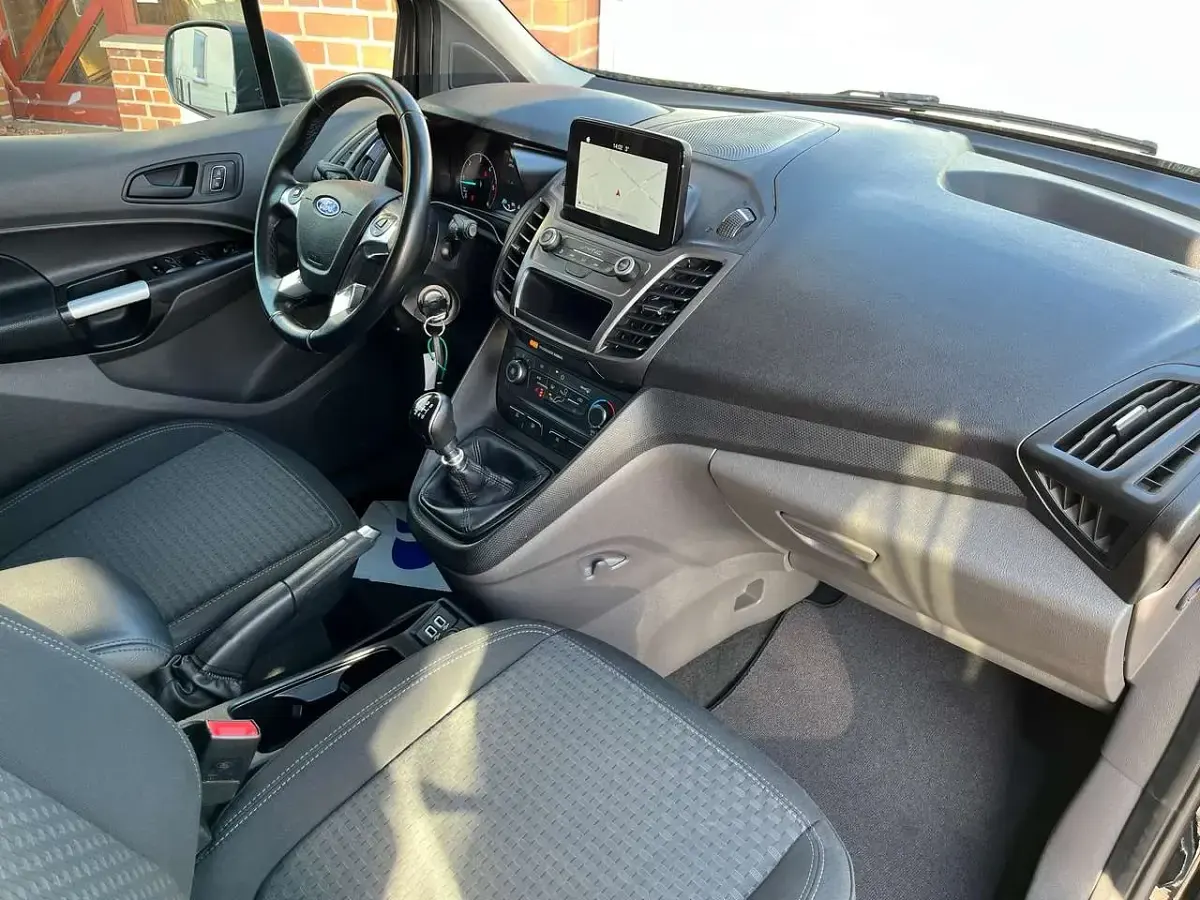Gebraucht Ford Tourneo Connect 120 PS (88 kW) 2019 Iridiumschwarz metallic Van / Kleinbus