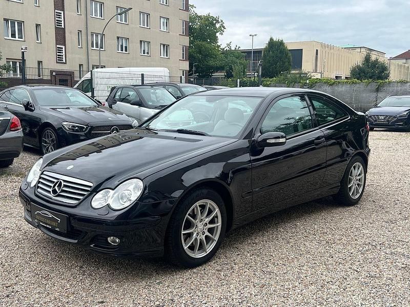 Schwarz Gebraucht 2007 Mercedes C230 Coupé | 5.999 € (Guter Preis) - Bild 1/4