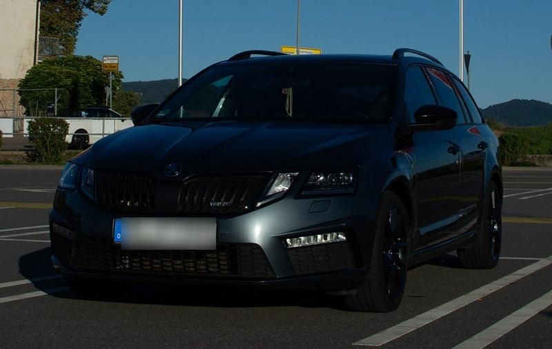 Grau Gebraucht 2018 Skoda Octavia vRS Kombi | 14.000 € (Guter Preis) - Bild 1/4