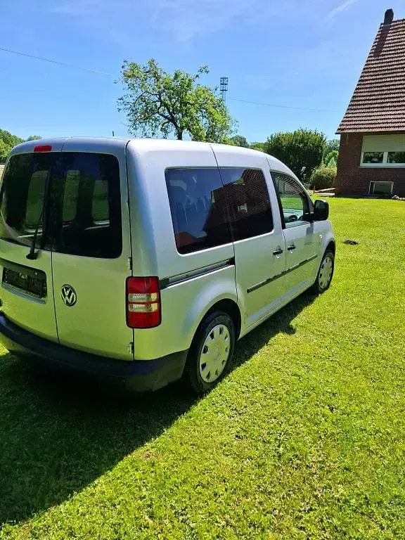 Usado VW Caddy 102 HP (75 kW) 2013 Prateado Monovolume