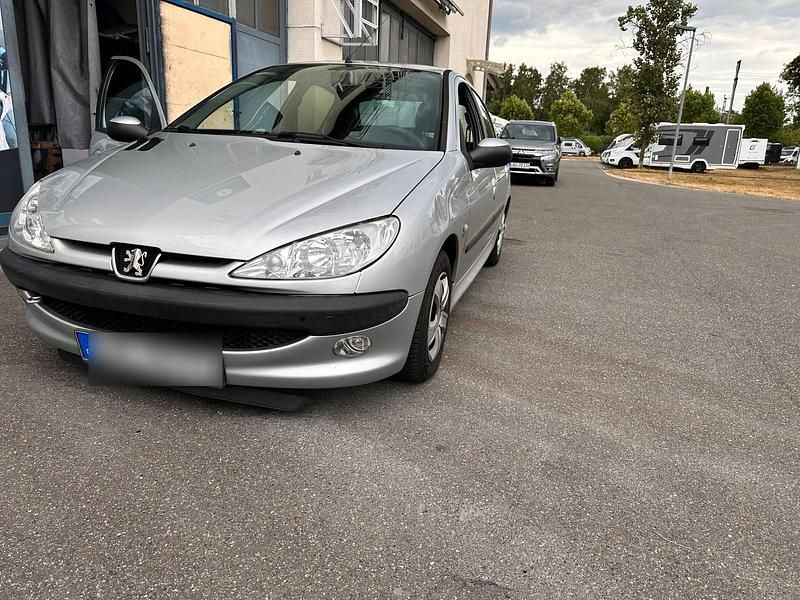 Silber Gebraucht 2003 Peugeot 206 Kleinwagen | 1.250 € (Fairer Preis) - Bild 1/4