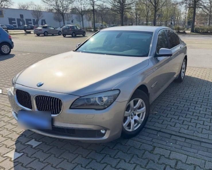 Second-hand BMW 730 245 CP (180 kW) 2009 Argintiu Berlinǎ