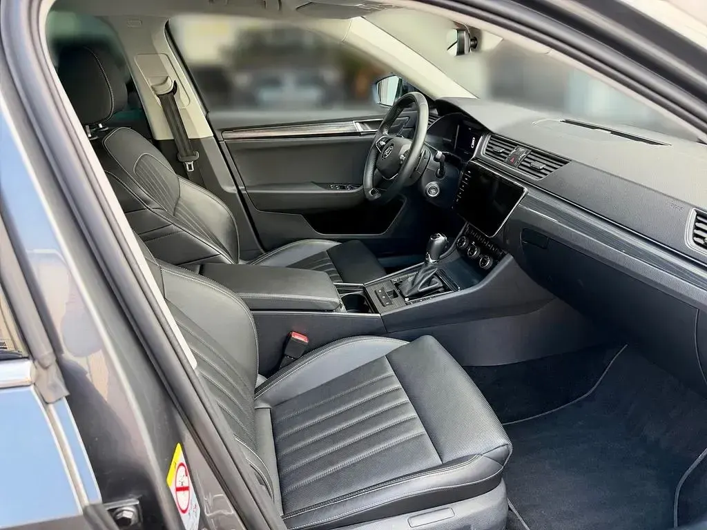 Gebraucht Skoda Superb Premium Edition 150 PS (110 kW) 2022 Graphite grey Kombi
