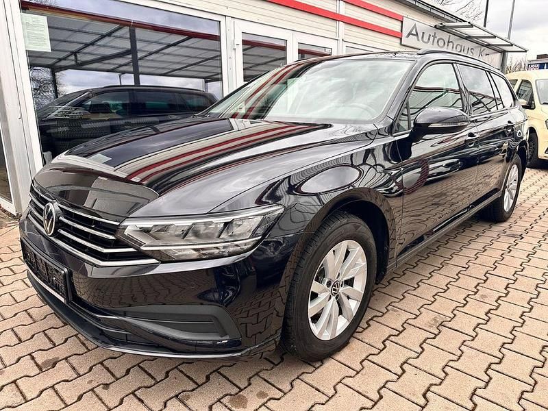 Gebraucht VW Passat 122 PS (89 kW) 2021 Schwarz Kombi