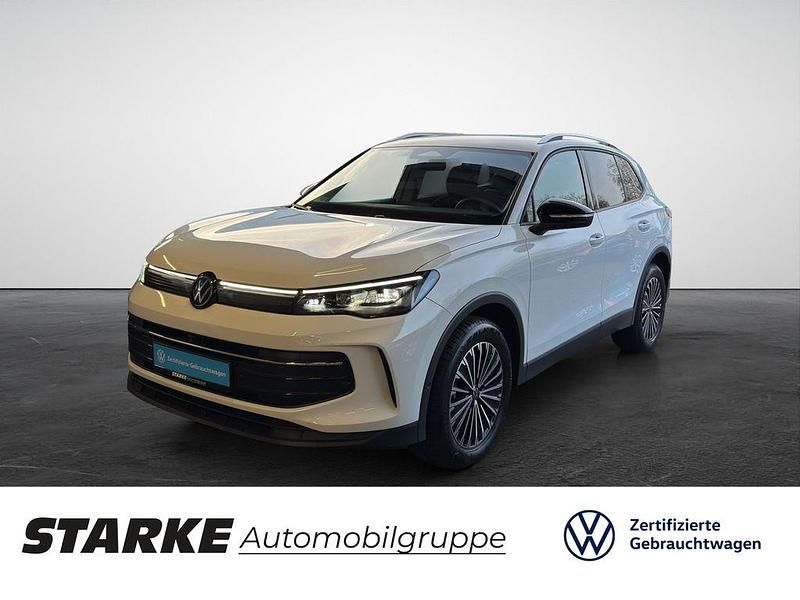 Pure white Gebraucht 2025 VW Tiguan Goal SUV | 35.950 € (Superpreis) - Bild 1/4