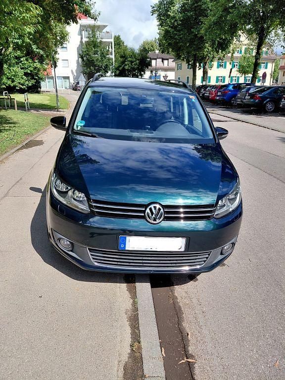 Grün Gebraucht 2013 VW Touran Match Van / Kleinbus | 7.950 € (Guter Preis) - Bild 1/4
