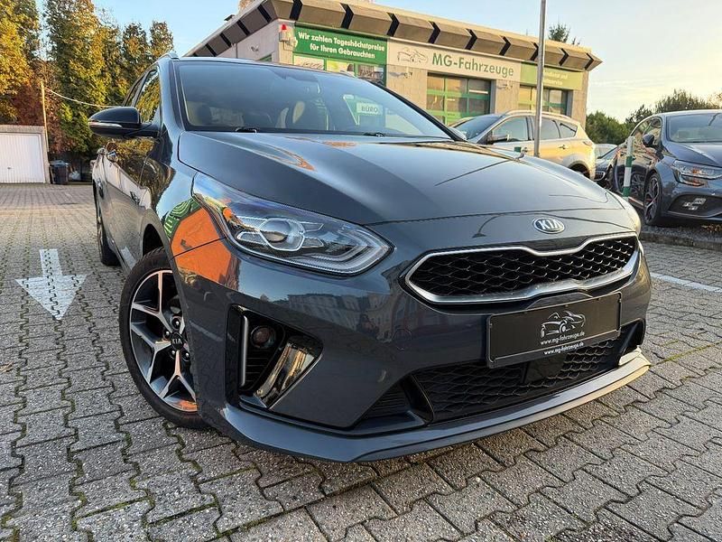 Grau Gebraucht 2019 Kia Ceed Sportswagon GT-Line Kombi | 12.799 € - Bild 1/4