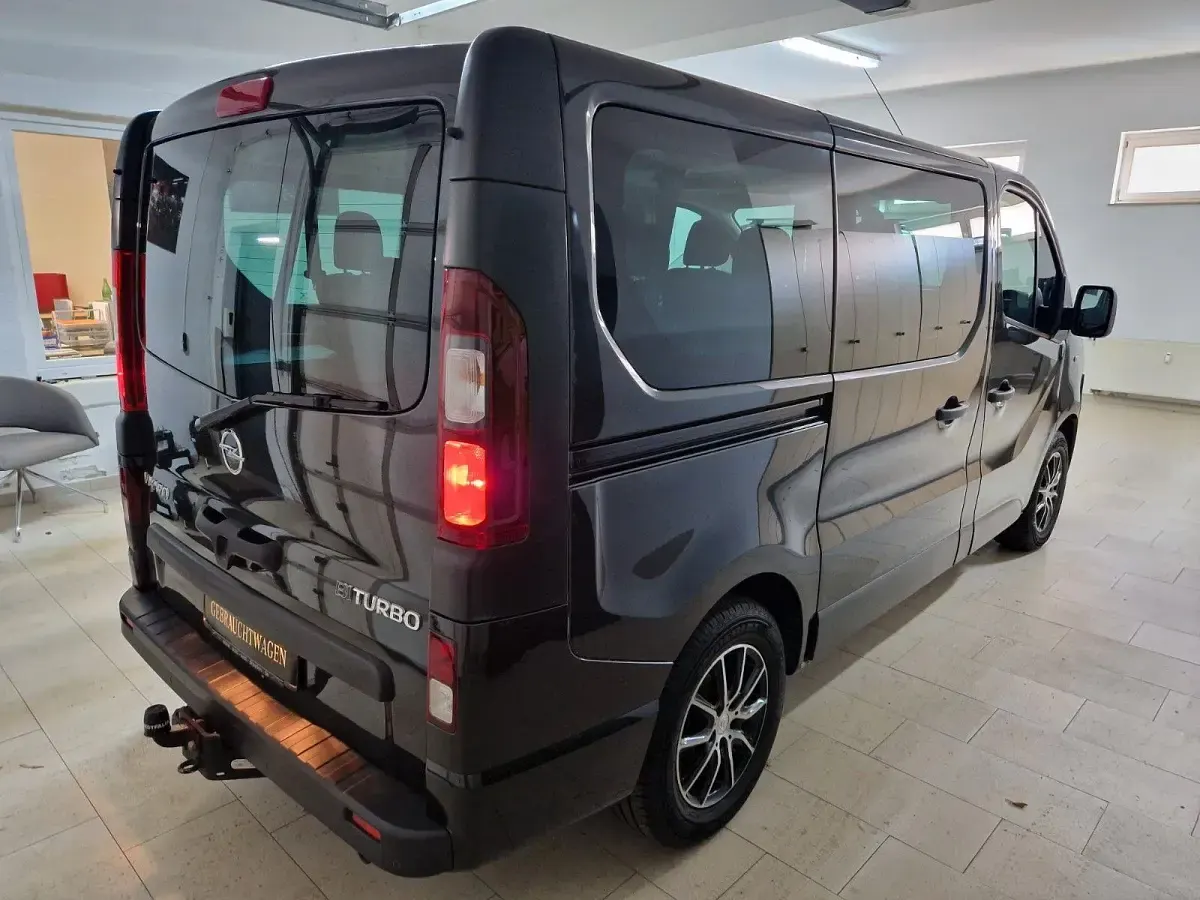 Gebraucht Opel Vivaro 125 PS (91 kW) 2017 Schwarz Van / Kleinbus