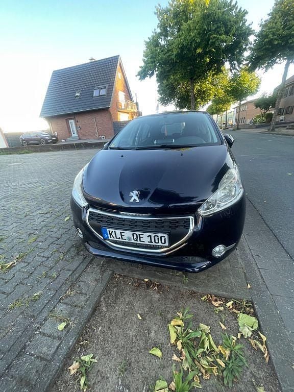 Blau Gebraucht 2015 Peugeot 208 Active Kleinwagen | 4.000 € (Superpreis) - Bild 1/4