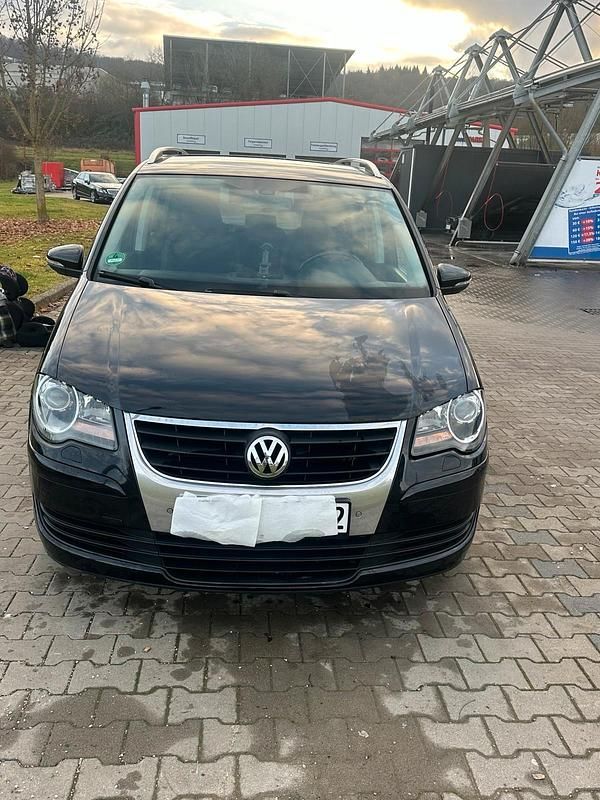 Schwarz Gebraucht 2010 VW Touran Van / Kleinbus | 6.500 € (Fairer Preis) - Bild 1/4