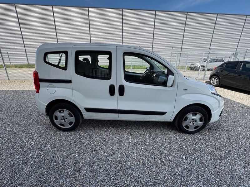 Weiß Gebraucht 2019 Fiat Qubo Trekking Van / Kleinbus | 7.190 € - Bild 1/4